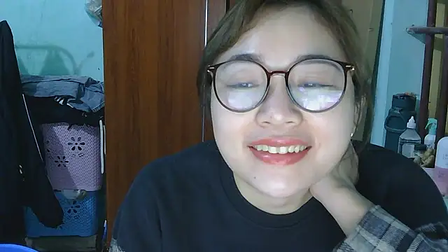 Uhem112 online show from 12-19-25, 01:51