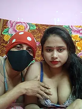 Snapshot of Seducing_couple chatting on 07-01-26, 05:20 Seducing couple online show from 07-01-26, 05:20