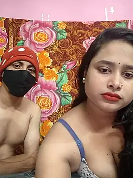 Snapshot of Seducing_couple chatting on 07-18-26, 04:05 Seducing couple online show from 07-18-26, 04:05