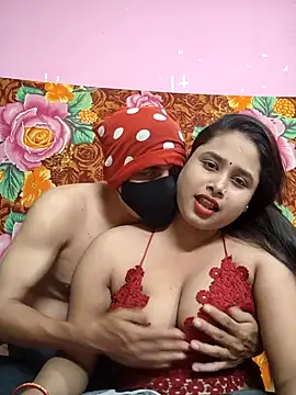 Snapshot of Seducing_couple chatting on 07-27-26, 11:17 Seducing couple online show from 07-27-26, 11:17