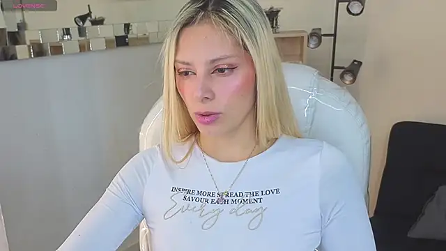 Snapshot of Jennaa_Cooper chatting on 01-10-26, 01:57 Jennaa Cooper online show from 01-10-26, 01:57