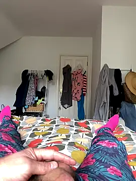 Snapshot of Bourne_606 chatting on 10-12-25, 01:32 Bourne 606 online show from 10-12-25, 01:32