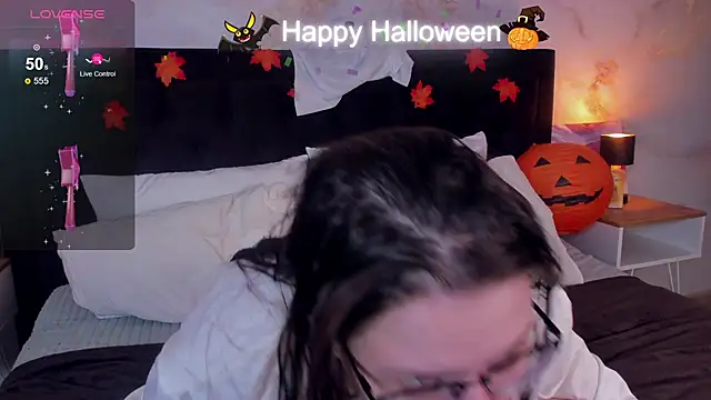 HelenDanvers online show from 10-30-25, 01:40