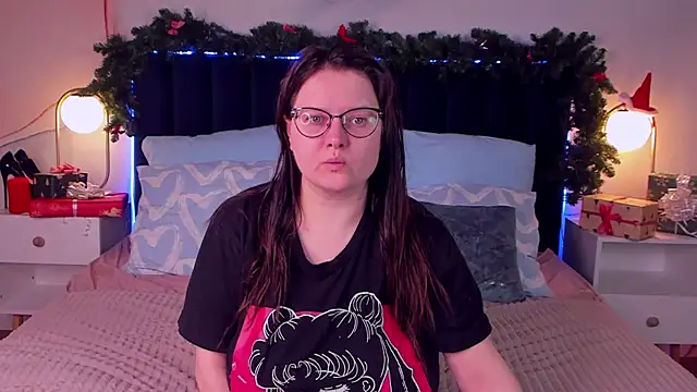 HelenDanvers online show from 12-17-25, 12:27