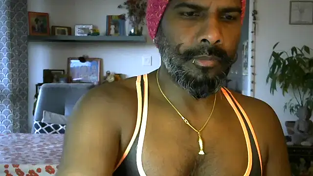 Snapshot of frenchblackc31 chatting on 02-18-26, 05:09 frenchblackc31 online show from 02-18-26, 05:09