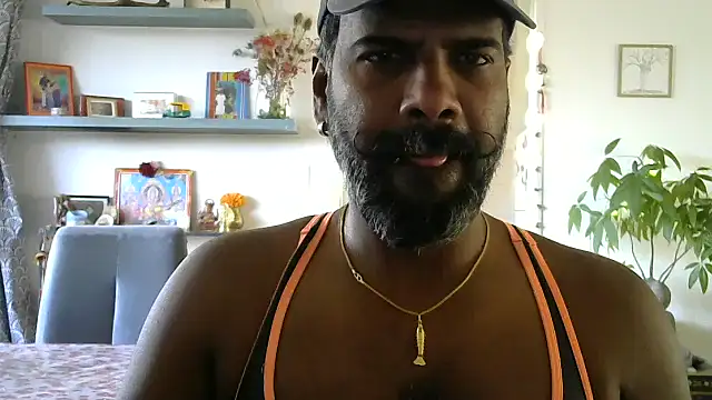 Snapshot of frenchblackc31 chatting on 03-02-26, 04:58 frenchblackc31 online show from 03-02-26, 04:58