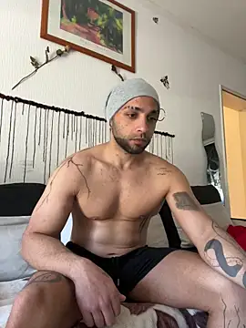 Snapshot of 1Richrichard1 chatting on 05-01-26, 11:15 1Richrichard1 online show from 05-01-26, 11:15