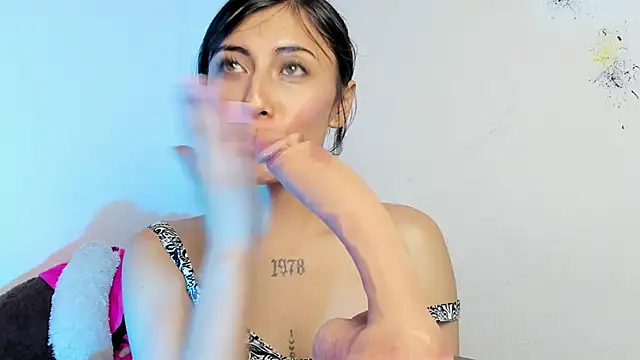 Alanaloiiss  online show from 09-12-25, 12:11