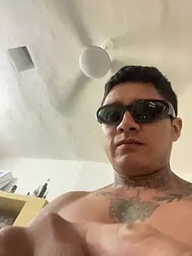 Snapshot of siilvestremx chatting on 10-28-25, 04:38 siilvestremx online show from 10-28-25, 04:38