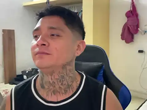 Snapshot of siilvestremx chatting on 11-17-25, 11:32 siilvestremx online show from 11-17-25, 11:32