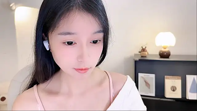 Onechestnut online show from 11-02-25, 05:32