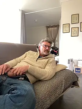 Snapshot of max219 chatting on 02-03-26, 01:49 max219 online show from 02-03-26, 01:49