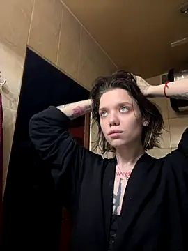 Snapshot of enchanting_chloe chatting on 10-10-25, 05:45 enchanting chloe online show from 10-10-25, 05:45