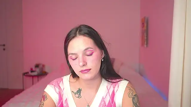 Snapshot of EwelynScott chatting on 09-26-25, 04:44 EwelynScott online show from 09-26-25, 04:44