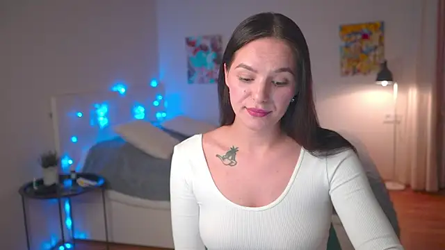 Snapshot of EwelynScott chatting on 10-13-25, 06:19 EwelynScott online show from 10-13-25, 06:19