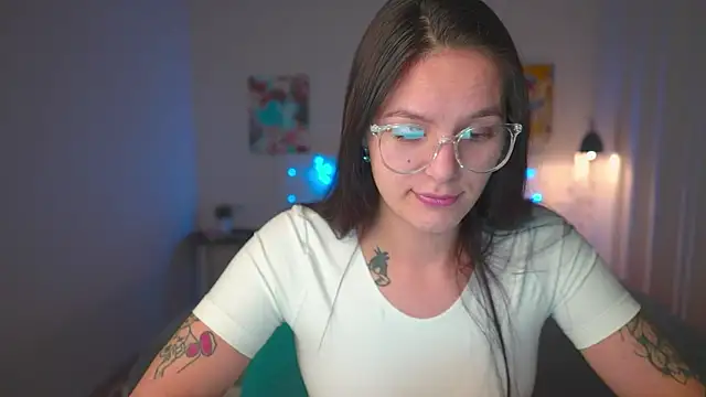 Snapshot of EwelynScott chatting on 10-30-25, 11:05 EwelynScott online show from 10-30-25, 11:05