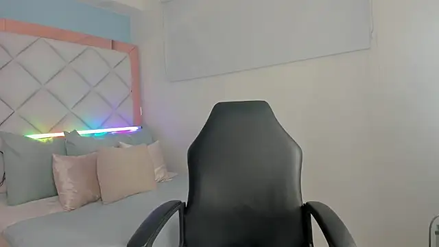 molly gomezz online show from 10-07-25, 10:29