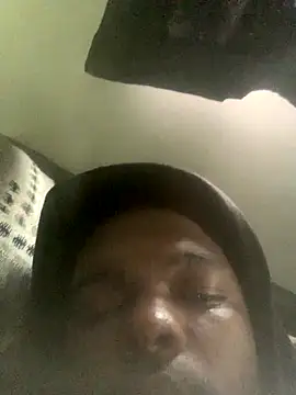 Snapshot of sneakdalink chatting on 11-14-25, 03:44 sneakdalink online show from 11-14-25, 03:44