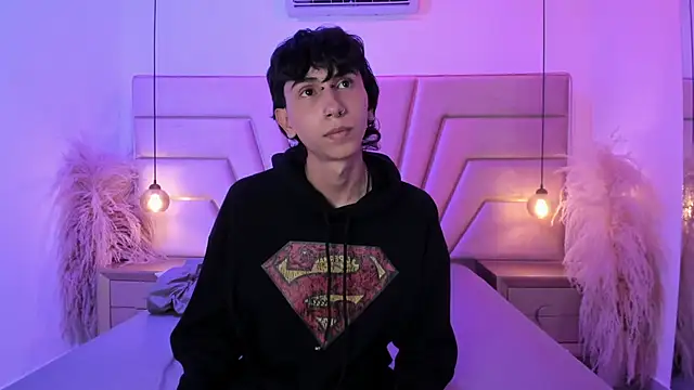 Milan LewisS online show from 02-17-26, 04:57