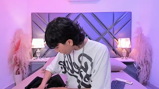 Milan LewisS online show from 03-02-26, 12:23