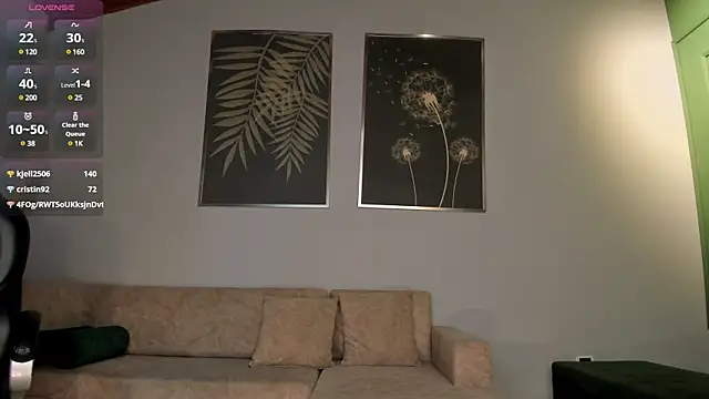 Snapshot of MeganScott chatting on 12-04-24, 11:13 MeganScott online show from 12-04-24, 11:13