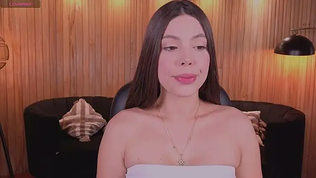 Snapshot of MeganScott chatting on 06-17-26, 12:07 MeganScott online show from 06-17-26, 12:07