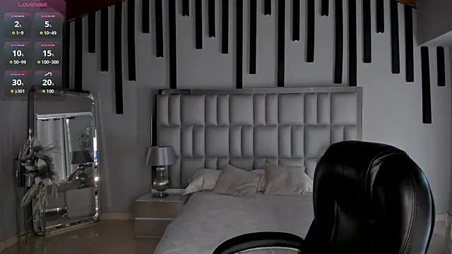 Snapshot of MeganScott chatting on 07-22-26, 12:41 MeganScott online show from 07-22-26, 12:41