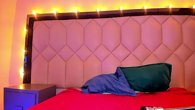 Scarletbigbug online show from 09-30-25, 06:35