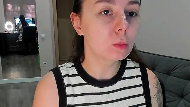 Snapshot of Di_na_Bell chatting on 06-24-26, 06:01 Di na Bell online show from 06-24-26, 06:01