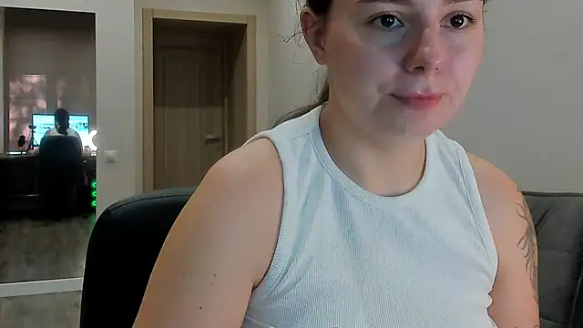 Snapshot of Di_na_Bell chatting on 06-26-26, 05:45 Di na Bell online show from 06-26-26, 05:45