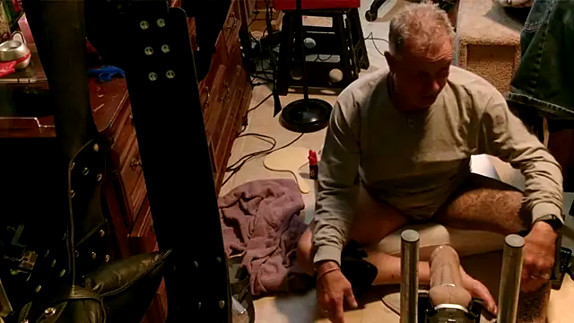 Snapshot of 6mickey9 chatting on 10-17-25, 02:15 6mickey9 online show from 10-17-25, 02:15