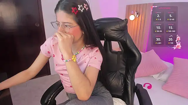 Snapshot of carlina_15 chatting on 07-10-26, 12:30 carlina 15 online show from 07-10-26, 12:30