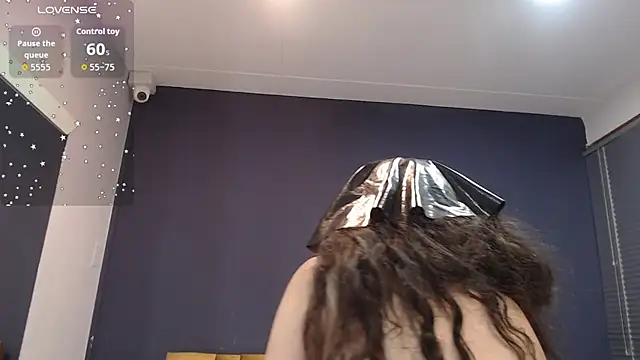 KendraaSimons online show from 10-31-25, 04:19