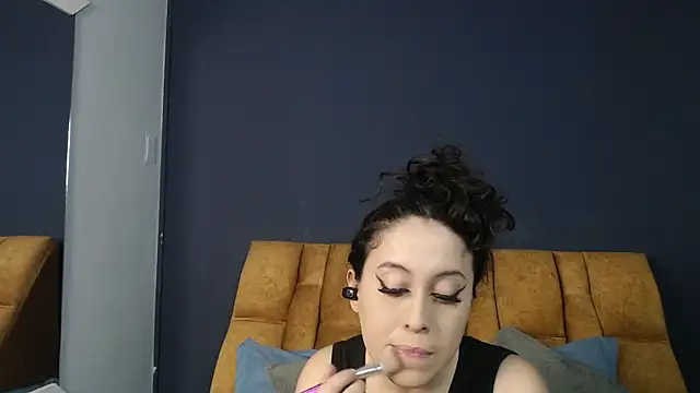 Snapshot of KendraaSimons chatting on 05-19-26, 07:53 KendraaSimons online show from 05-19-26, 07:53