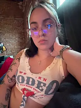 Snapshot of babykalirose chatting on 06-17-26, 11:38 babykalirose online show from 06-17-26, 11:38