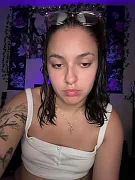 Snapshot of babykalirose chatting on 07-11-26, 02:36 babykalirose online show from 07-11-26, 02:36