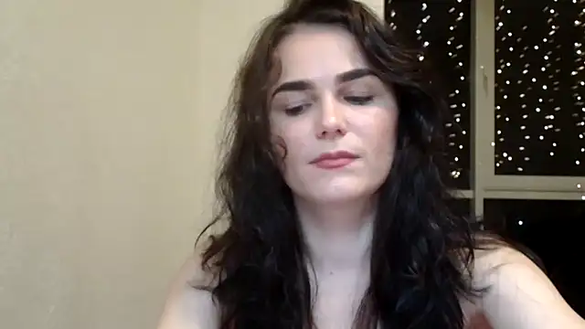 Snapshot of Silviaa_a chatting on 11-17-25, 09:20 Silviaa a online show from 11-17-25, 09:20