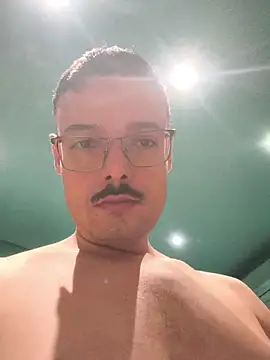 Snapshot of mikeara90 chatting on 11-01-25, 05:53 mikeara90 online show from 11-01-25, 05:53