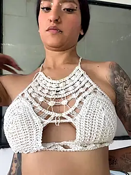 Snapshot of Scaarlettfox chatting on 10-20-25, 07:36 Scaarlettfox online show from 10-20-25, 07:36