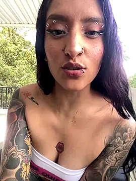 Snapshot of Scaarlettfox chatting on 10-26-25, 07:42 Scaarlettfox online show from 10-26-25, 07:42