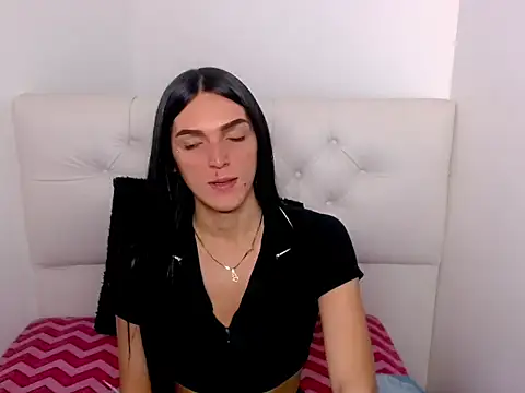 Snapshot of x_isabella_x chatting on 08-04-26, 08:44 x isabella x online show from 08-04-26, 08:44