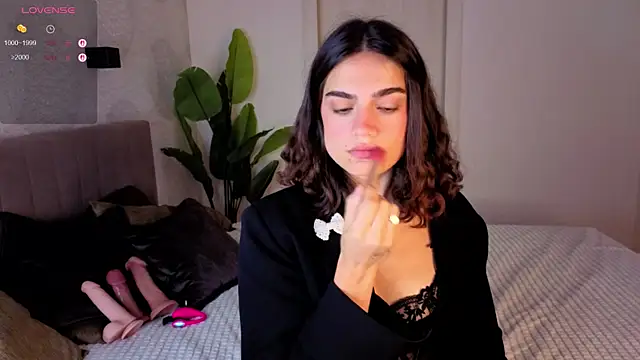 Snapshot of NIghtFloat chatting on 09-19-25, 06:37 NIghtFloat online show from 09-19-25, 06:37