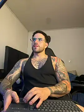 Snapshot of Ades_Lowe chatting on 05-29-26, 06:55 Ades Lowe online show from 05-29-26, 06:55