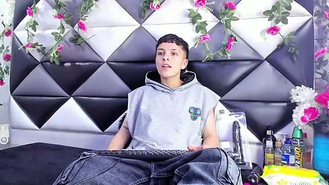 Megan Thompson  online show from 12-05-25, 02:20