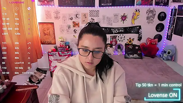 Snapshot of Cherry_blush_ chatting on 04-28-26, 08:36 Cherry blush online show from 04-28-26, 08:36