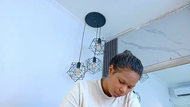 Snapshot of keyla_mejia chatting on 06-19-26, 12:20 keyla mejia online show from 06-19-26, 12:20