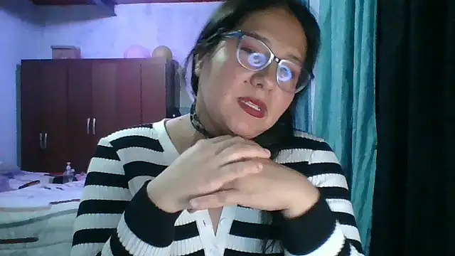 scarlett widow  online show from 10-28-25, 03:21