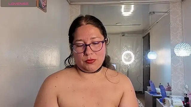 Snapshot of scarlett_widow_ chatting on 06-02-26, 02:57 scarlett widow online show from 06-02-26, 02:57