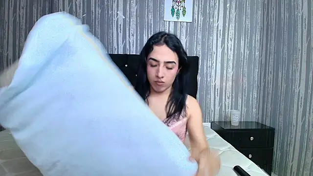 Snapshot of Alicee_Moonn chatting on 10-28-25, 07:38 Alicee Moonn online show from 10-28-25, 07:38