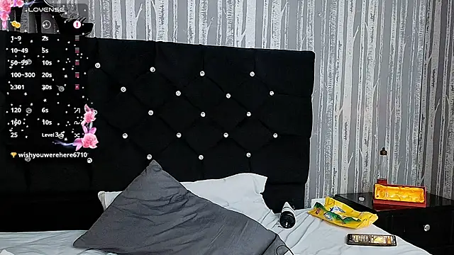 Snapshot of Alicee_Moonn chatting on 11-05-25, 07:30 Alicee Moonn online show from 11-05-25, 07:30